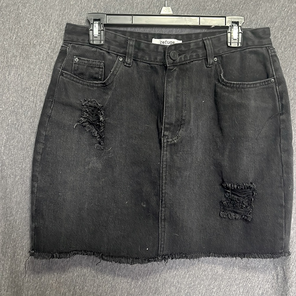 Refuge Black Ripped Jean Skirt - Size: L